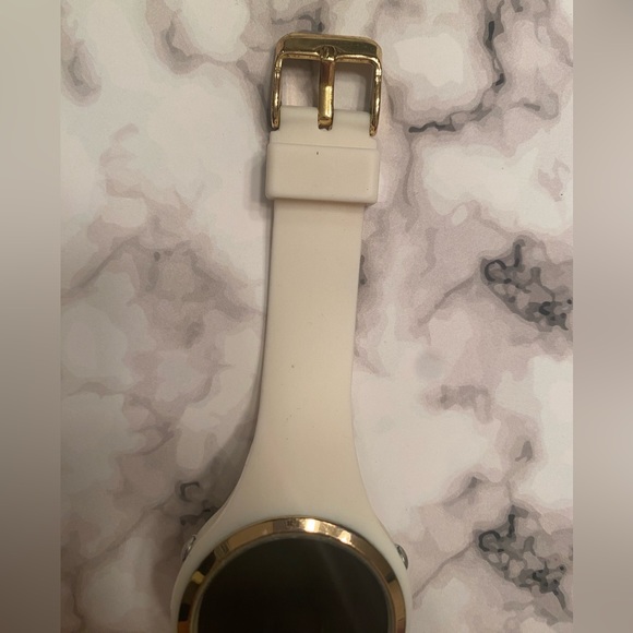 Francesca’s Digital White Silicone Rubber Band Gold Dial Accent Watch - Picture 6 of 11